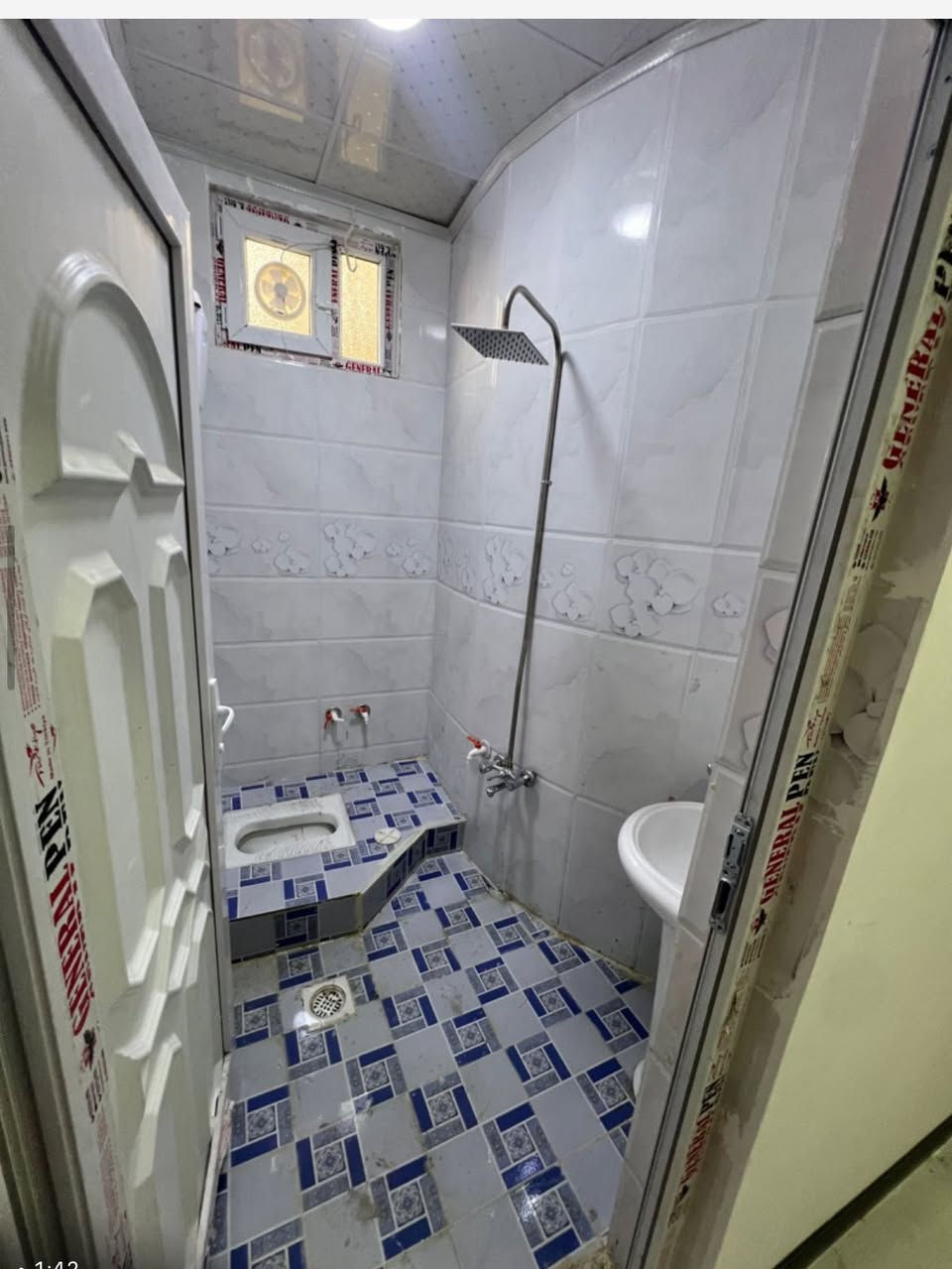 بيت للإيجار  للإيجار لللايجار. الفلاح يم ملعب الدولي كبيرة هذه الصوره من كان مامسكون سكن بي عائلة وطلعت بدل الإيجار ٤٠٠ الف بيت طابقين كامل الفوق غرفتين نوم وهول كبير وصحيات الطابق الأرضي مطبخ استقبال غرفه معيشه غرفه نوم وصحيات***********—-***********—-***********——-***********-
