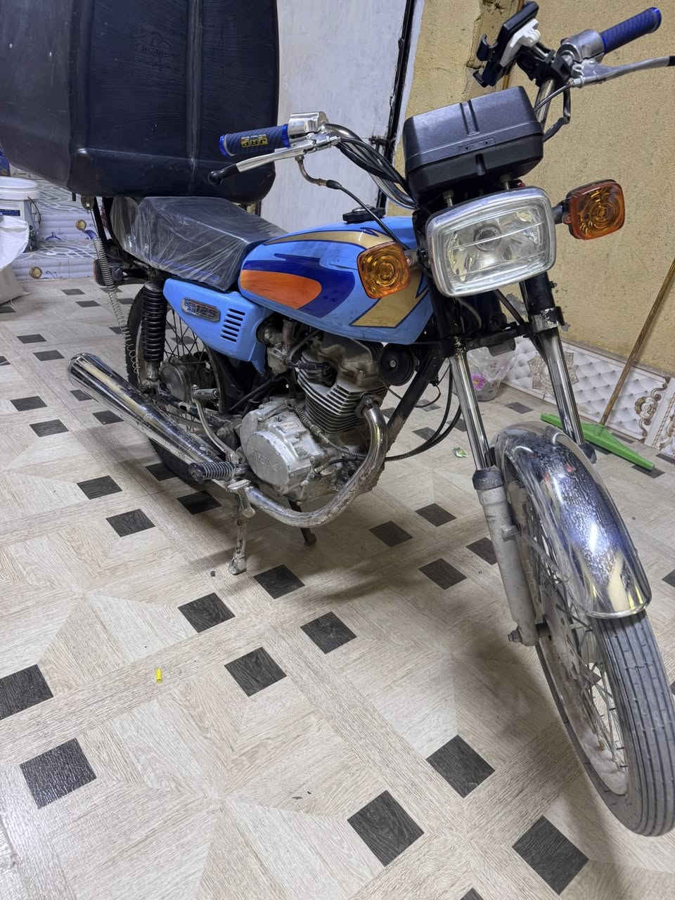 دراجه للبيع ادوات نضيفه ڪلـشـჂ̤ شغال بيهه كهربائيات لايت عينه اشاير هورن + كشن جديد تانكي جديد 
*********** البصره ابو الخصيب
