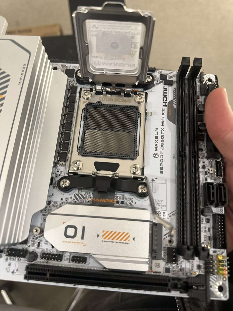 Maxsun B650 IAT WIFI ICE
جديد 
٢٣٠.٠٠٠


**إذا كنت صاحب هذا الإعلان وتريد حذفه لأي سبب، رجاءا أرسل رسالة إلى الدعم الفني**