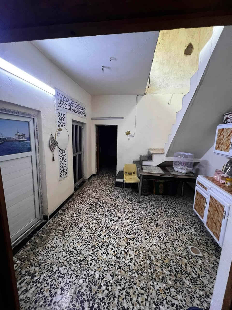 دار للبيع بمنطقه الزعفرانيه حي الزهور الزراعي بيت طابق ونص استقبال كليدور وغرفتين وصحيات ارضيه كاشي والسطح شتايكر البيت مساحته ١٠٠متر كهرباء خط ذهبي و وطنيه واجهة ٥ ونزال ٢٠ بيت نضيف سند ١٧ موقعه الزعفرانيه حي الزهور الزراعي مقابل مول الجوهره الفرع بدايته صوره الصدر السعر٦٢ وبي مجال ***********
