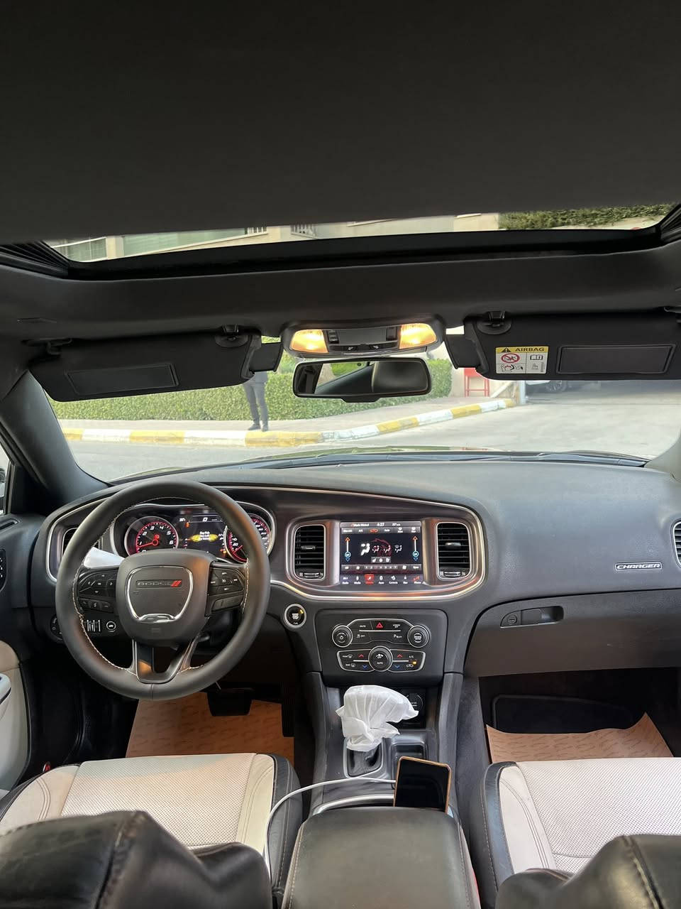 جارجر ٢٠١٨ خليجي شركة هالم
فول مواصفات ١/١ sxt plus
كلين تايتل كفالة عامة
مابية ايشي  كفالة عامة
ماشية٩٥ مايل
فتحة
ويل ٢٠
مكبرة بوس

داغل ابيض
كشنات تبريد - تتفية
كهرباي
فول فول مواصفات 
سعر ٢٤٧$ بي مجال
مكان سليمانية
***********
***********
