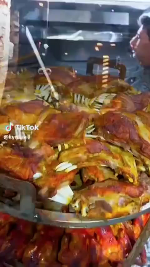 شيف عام يمني الجنسية شرقي بانواعه غربي بانواعه شاورما بأنواعها مطبخ خليجي مندي وكبسات طواجن كابلي متفرغ 
***********
