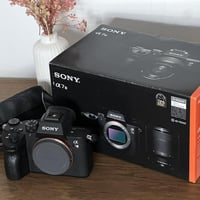 A7iii بدي + grip باتري كرب  نظافة 100% مع كافة الملحقات   شتر 18k  الس...