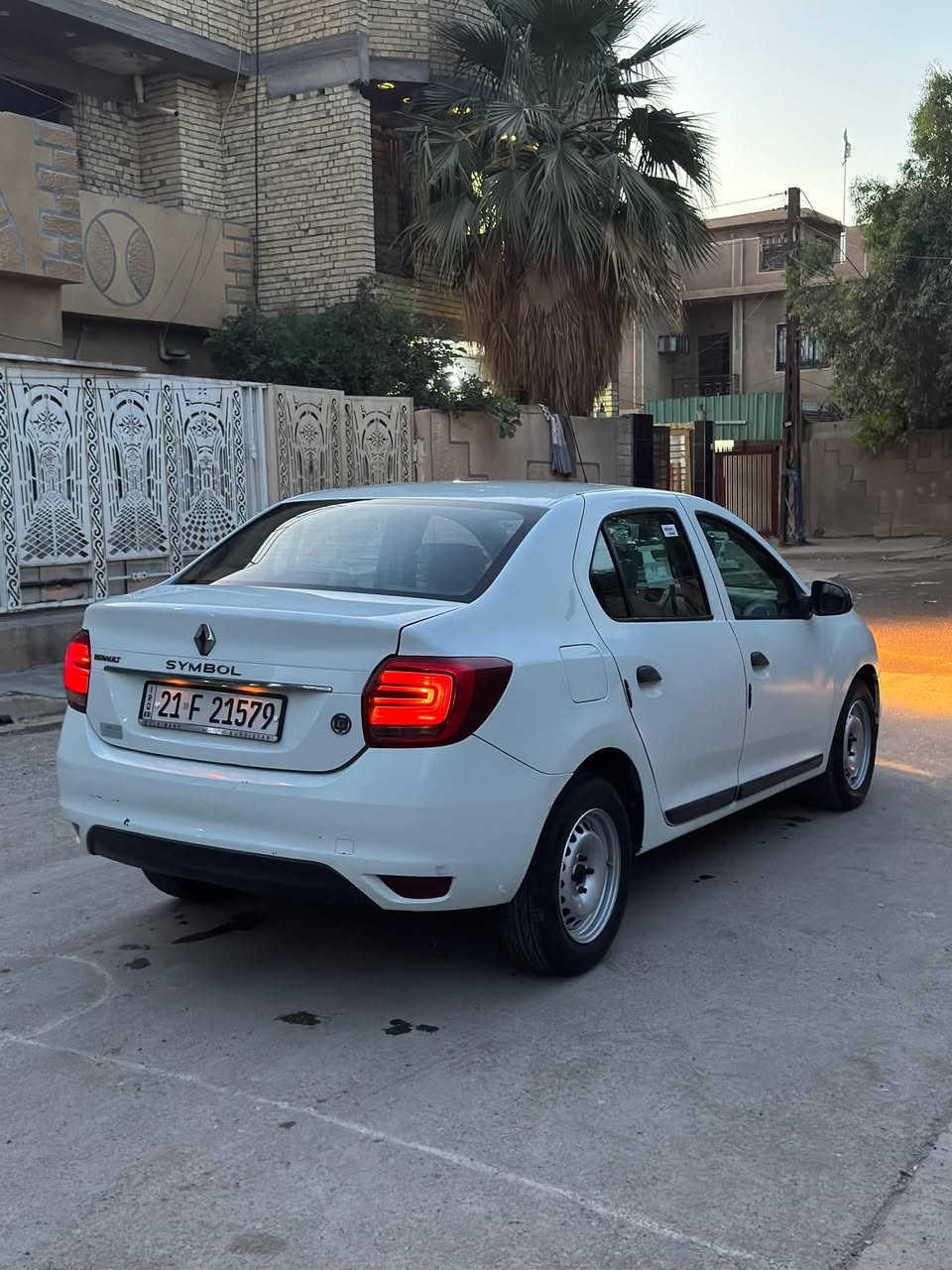رينو سنبل خليجي ٢٠١٧ رقم السليمانيه جديد هزه جديده شرط تحويل / اوتماتيك كير ومحرك كفاله عله فحص / تدفئه تبريد ثلج / تخم تاير ويل اصلي / داخل لونين / صدر امامي خلفي جديد عله فحص / السعر ٦٥ الك حك جيه / مراوس حسب قناعه العنوان بغداد جديده المشتل شارع المطبك *********** واتساب
