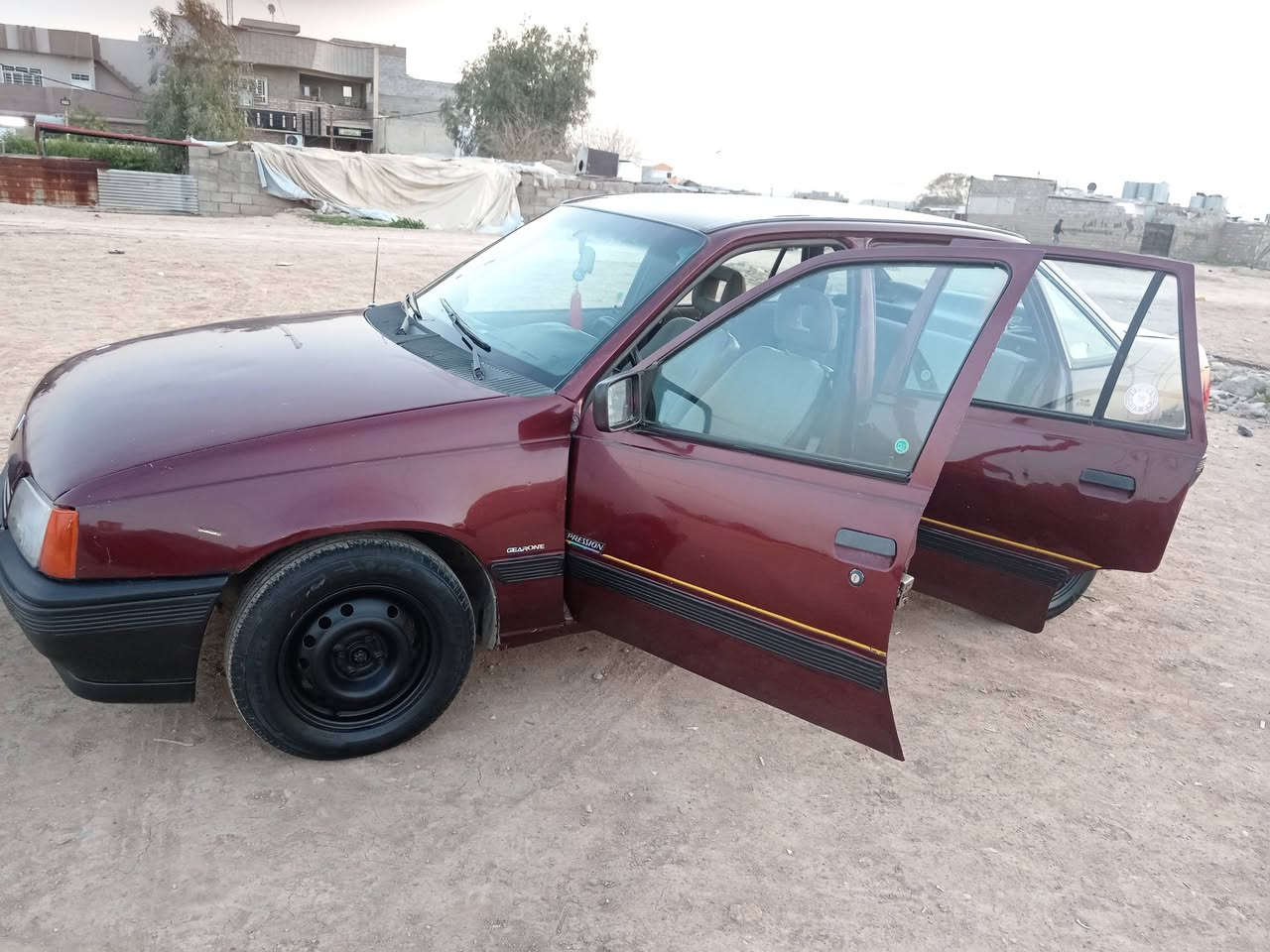 اوبل كاديت موديل 1991 كير محرك شرط حجم 16 بدون أي ضرر رقم نينوى الماني سنويه نهايه ال 2028 داخلها نضيف طخم تاير جديد كهربائيات كيجات مسجل كلها شغاله سياره جاهزه كابون بانزين بيها وشرط التحويل السعر 23 
***********
***********
