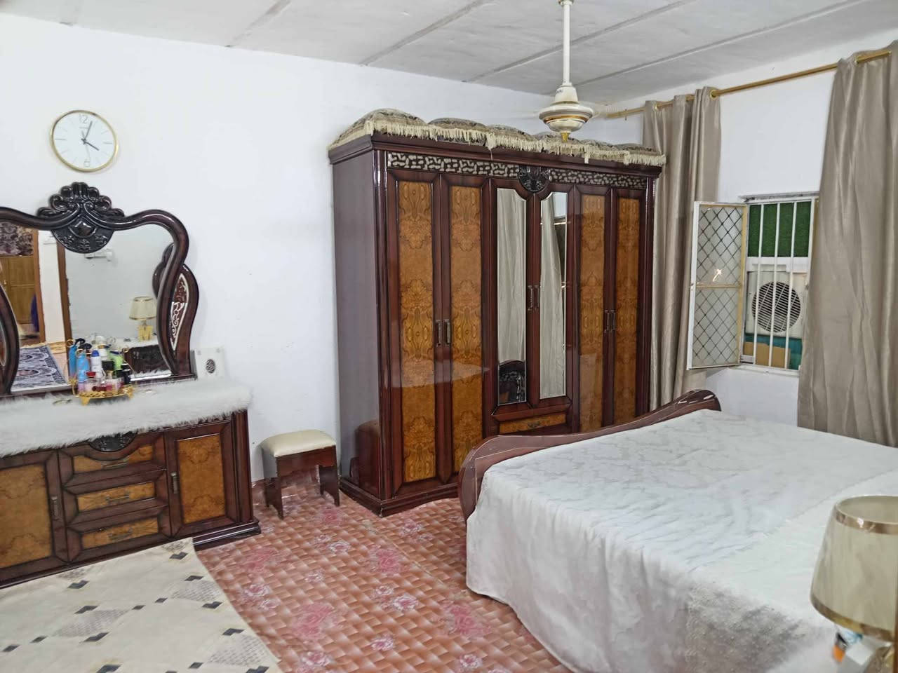 السلام عليكم اخوان بيت بالتجاوز لبيع نضيف ومرتب وتجي وتشوف بعينك ***********
