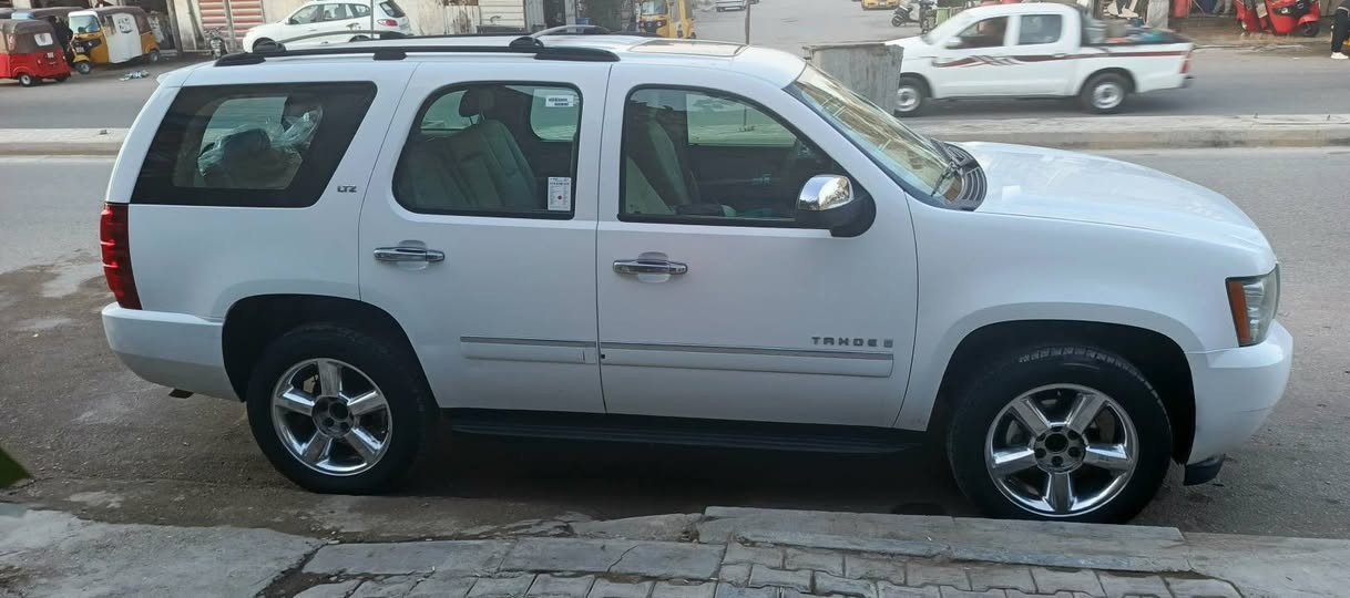 السلام عليكم. .. تاهو LTZ موديل ٢٠٠٩ رقم اربيل انكليزي بسم صاحب السياره هزه جديده مداور قبل سبوع 
سنويه لل ٣١ 
السياره فول مواصفات للبيع فقط 
السعر ٢١٠ السونار مرفق مع الصور رقم صاحب المركبه ***********
مكان السياره .. ميسان
غير متواجد على الفيس
