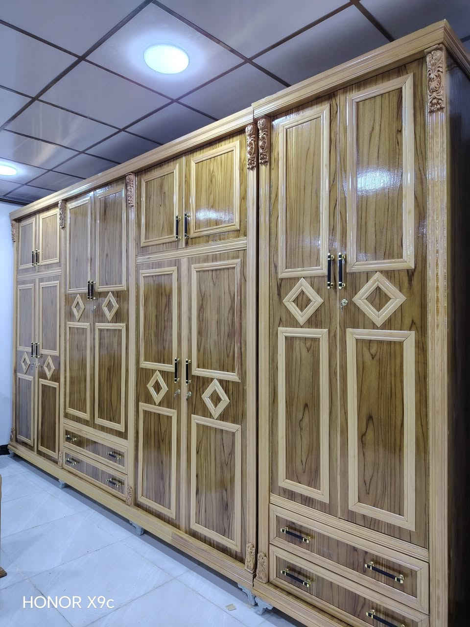 السلام عليكم
تم وصول غرفه ست ابواب طابقين
 الخارج صاج 5 ملم الداخل صاج 4 ملم
توج والنقوش كلها تكون زان مصري
اما الحشوه الداخل كلها تكون كلها لوح جديد
بالاضافه الى  نقل وشد مجاني الى جميع المحافظات
 للاستفسار الاتصال على الرقم ***********
