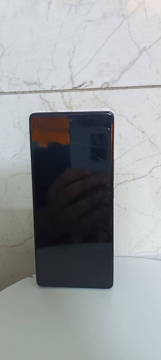 أنفنكس نوت 40 ذاكره 256 عشوائيه 16 بصمه بالشاشه بطاريه 5000 الجهاز مكفول من اي عطل فقط فطر بالضهر للبيع رايده ب150 مكاني بغداد مدينة الصدر شراي يتصل ***********
