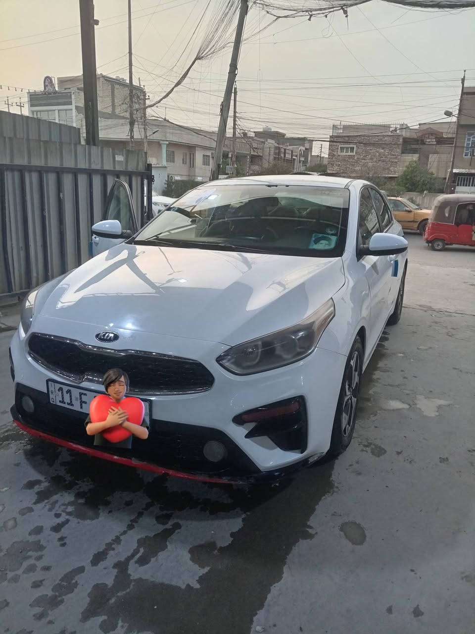 سلام عليكم كي فورتي 2019 وارد أمريكي حادثه جاملق وبنيد تبديل وبيها بابتين الأيمن واليسر صبق فقط  بس امان الله سياره خير من الله نضيفه وحلوه رادار انظمه قياده رادار كامره خلفيه حساسات اماميه    محدد مسار توقف تلقائيا  محرك ٢٠٠٠ دوش رقم ((بغداد بسمي))السعر 125 وبيها مجال بصيطه حك جيه ***********
