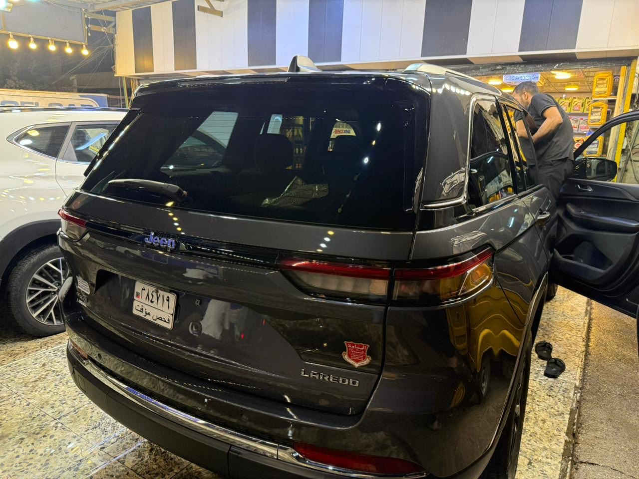 الـســݪام ؏ـليڪم
جيب موديل 23 بدون رقم 

نص فول 
5 راكب 
حادث موضح بالصور 

السعر 22.000$ وبي مجال 

***********
