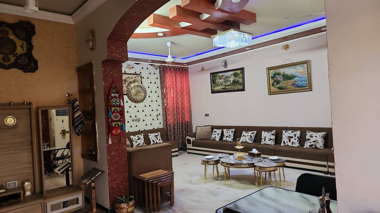 دار للبيع.....شارع 20متر تجاري...شارع جامع السلام  بالشهداء
الفلوجه....
 250 مترواقع حال400 ١٥٠ متر بيها موافقة إضافة...
5غرف نوم 4مجاميع صحيه..مغلفه سيراميك اسباني 
استقبال خليجي ...صاله كبيره ..مطبخ كبير حار وبارد....
ارضيات مرمر الطابقين.....كراج ١٠ متر مرمر ومسقف
....ممرات مرمر...سيراميك حزام اسباني...
حديقه داخليه 10×8.....
حديقه خارجيه 7×4.....
السعر ٣٧٥ مليون.....
الاتصال.....
***********
***********
