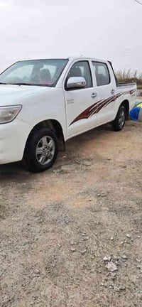 (للبيع) هايلوكس موديل 2014 السياره أوتماتيك كفاله عامه سونارها موجود و...