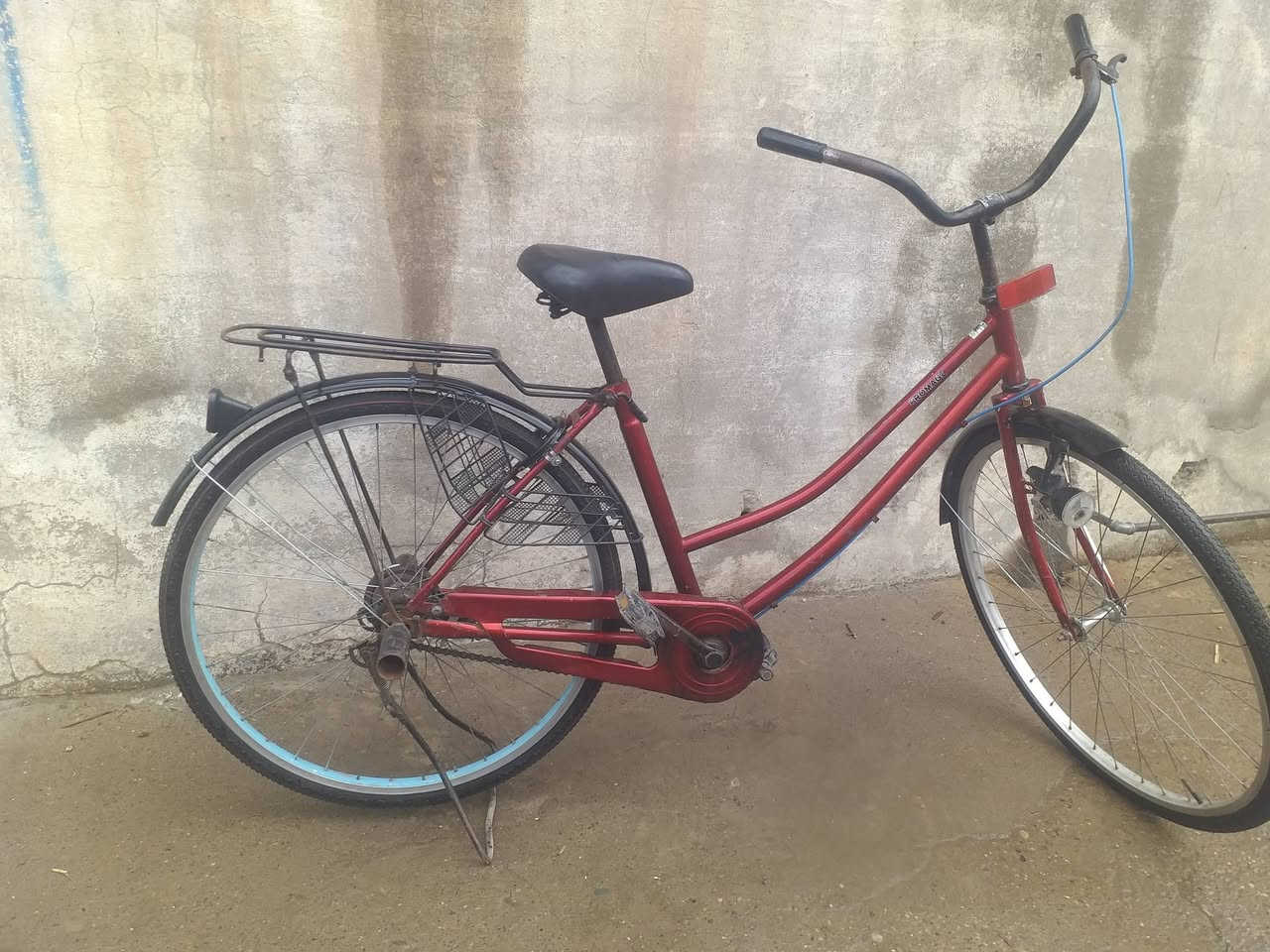 السلام عليكم 
بايسكل عبد الحليم للبيع 
لون ماروني
بايسكل كلش نضيف  
السعر 65 وبي مجال 
للاستفسار الاتصال على الرقم ***********
