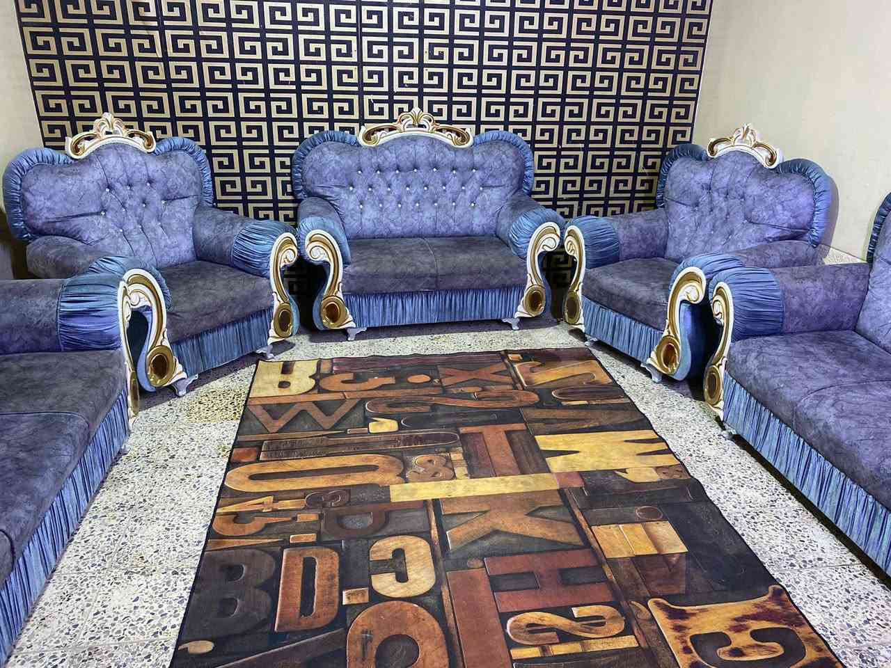 تخم ملكي 10 مقاعد رصاصي نضيف ستعمال قليل ب 325
*********** بغداد, العراق
