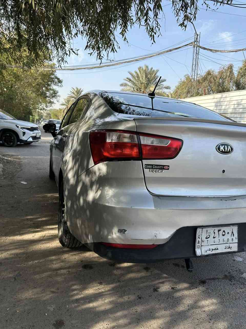 كيا ريو 2016 أمريكي 
حادث صندوق 
بيها 3 قطع صبغ 
جاملغين أماميه وصندوق 
سياره جاهزة 
كير محرك كفاله 
تدفئه تبريد ثلج 
سياره جاهزه ما بيها اي نقص 
بيها ملاحظات بسيطه بالكشر 
سياره رقم بغداد بأسمي 
سعر 86 وبيها مجال بسيط 
مكانها بغداد سبع ابكار 
***********
