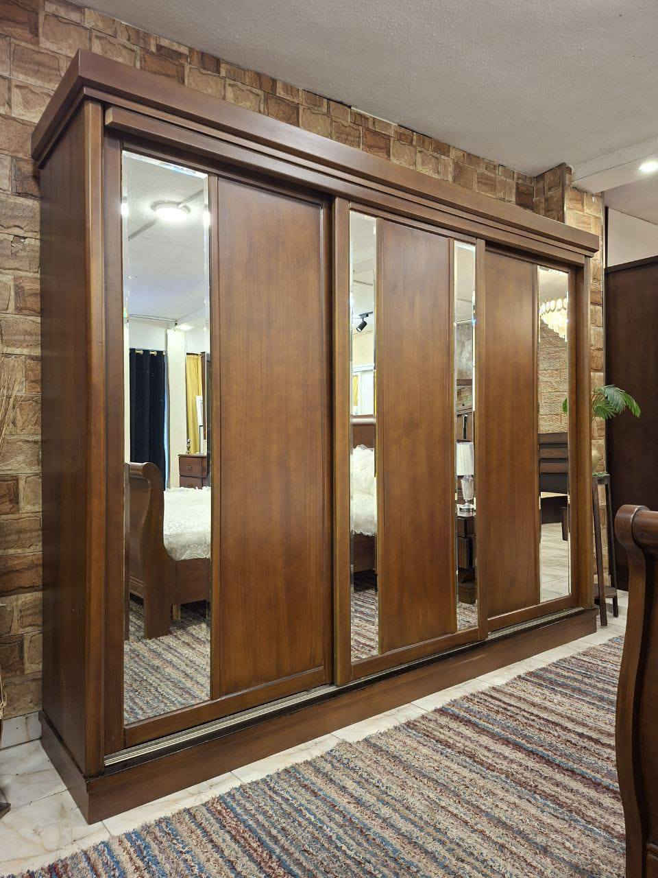 غرفة نوم ماستر 🛌 ثقيله 👌🏻 و فخمه جداً 🤍 عمق 60-سم ، خشب لاتيه 18 🪵أندونيسي ماركة الدب و زان🪾بالكامل ، دهان  فاخر جدآ ،👌🏻 ( مواصفات و تفاصيل مميزه 💛✨بالإضافة لجودة التشطيب العاليه 👌🏻) ✅
.


**إذا كنت صاحب هذا الإعلان وتريد حذفه لأي سبب، رجاءا أرسل رسالة إلى الدعم الفني**