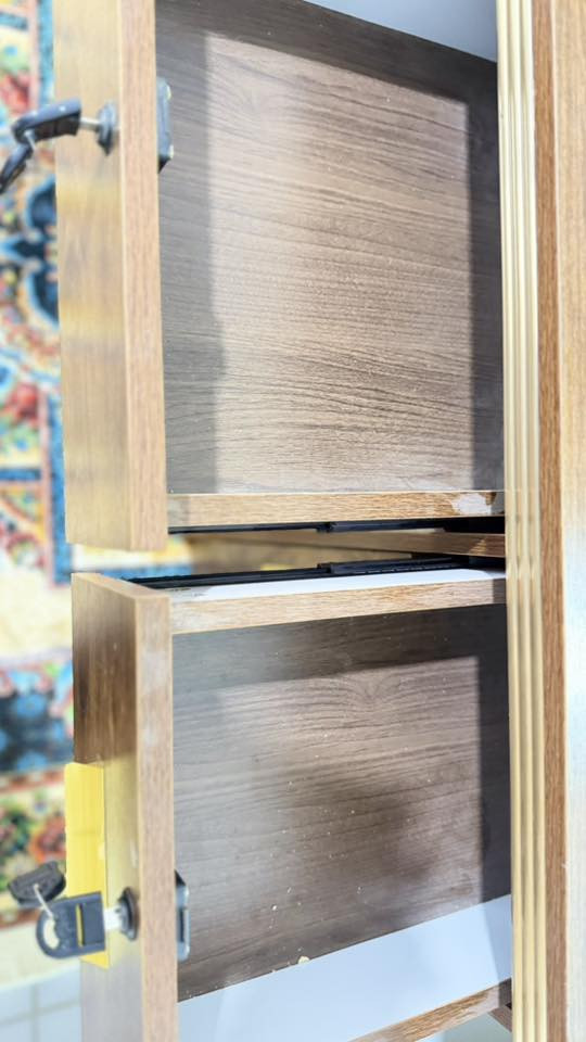 ميز قراءه عدد ثنين 
سعرهن ثنينهم 110
للتواصل ***********
مكاني نجف مجمع السلام
