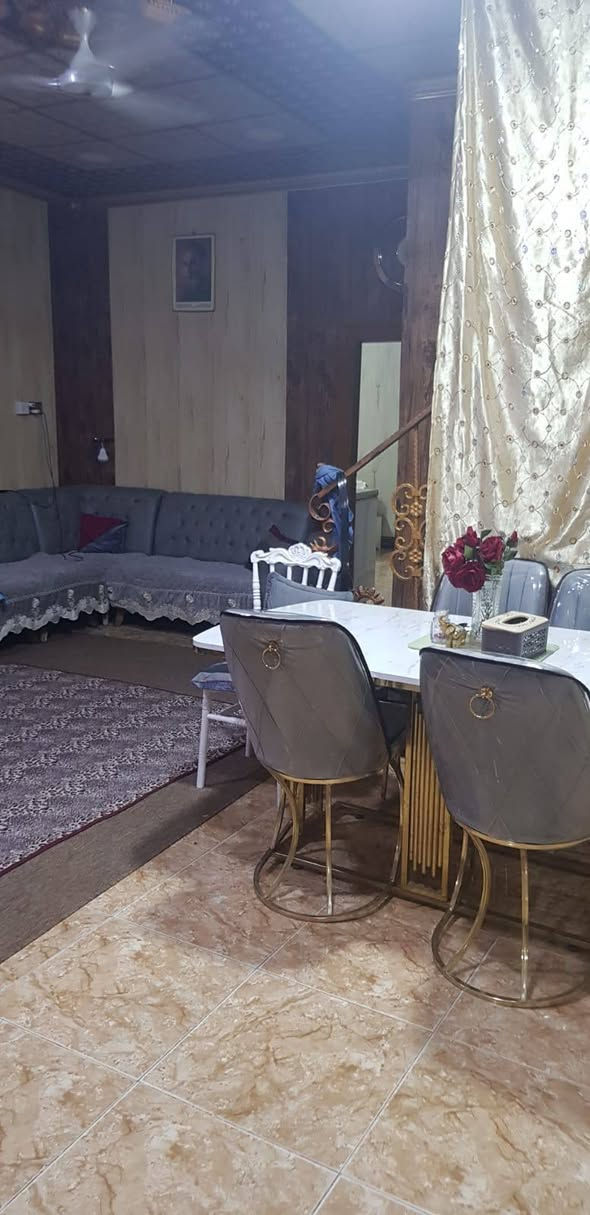 دار للبيع في حي المهندسين 200متر واجهة 10 ونزال 20 طابقين بناء 2015 بناء بلوك وثرمستون 5 غرف منام وحديقه وكراج البيت بأسمي مستعجل على البيعه السعر 320مليون للاستفسار ***********
