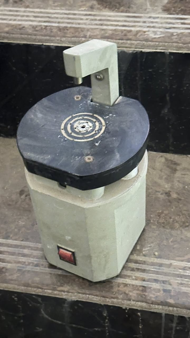 السلام عليكم مجموعة غراض مختبر صناعة اسنان ثابت ومتحرك للبيع قيم بل يرضي الله واخذ ابيعهم كلهم  وابيع مفرد مكاني بابل وتوصيل موجود لكل المحافضات 
***********
