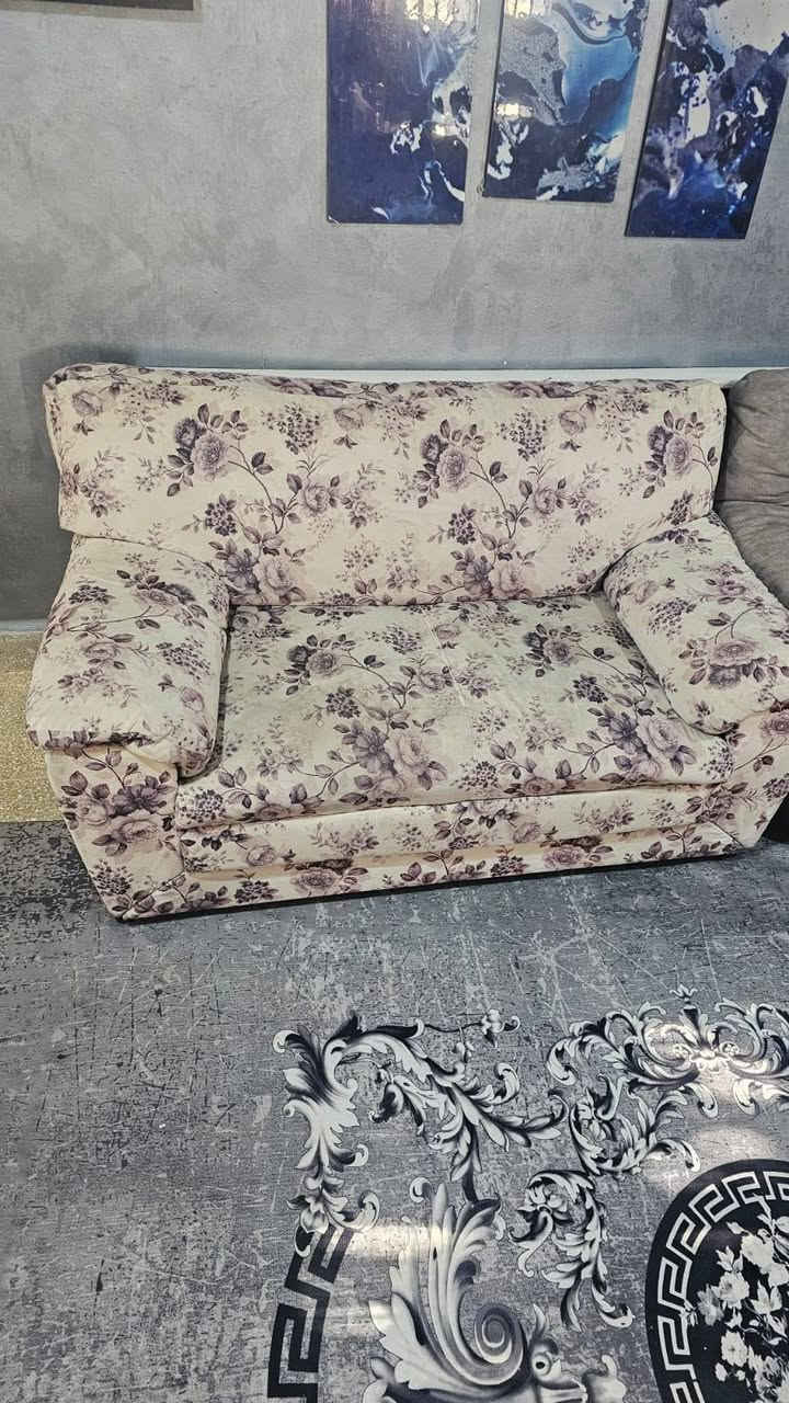 للبيع تخم قنفات مستعمل – حالة جيدة
تخم قنفات كامل
7 مقاعد 
يتضمن 2 كرسي قنفة 2 ب 3
نوع الموديل أمريكي نفخ شركة استقبال 
 نظيف
 استعمال خفيف
 مريح وما بيه كسور
 جاهز للاستخدام
 السعر: ٦٠٠ الف دينار
 المكان: بغداد حي الجامعة 
 النقل: على المشتري
 للتواصل ***********
