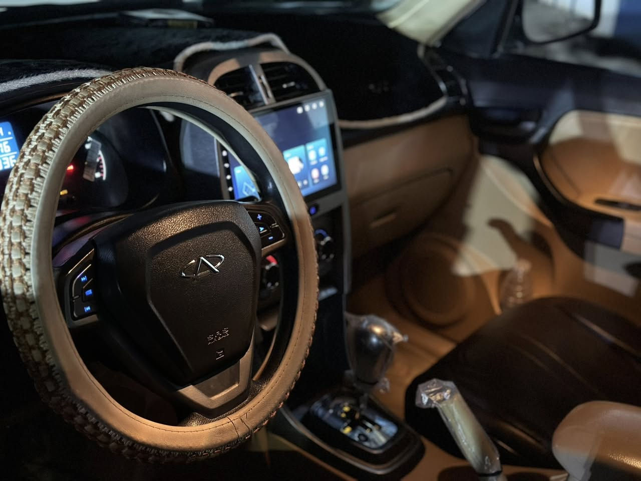 سلام عليكم شباب تيكو 2013  مال الشركه العامة لتجارة السيارات السياره كلش حلوه وجديده ماشيه 78 الف لسياره فتحه بيه صبغ فقط ذيل الجاملغ الامامي وذيل لجاملغ الخلفي ولباقي كله مكفول لسياره استعمال شخصي لسياره بااسمي استلام شركه رقم جديد وهزه جديده وسنويه جديده الى ال2030 وباقي السياره كلش حلوه ولطيفه للاستفسار الاتصال على الرفم ***********
