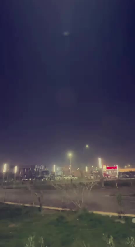 سلام عليكم دراجه ماكس عدله راجع رياضي كلشي شغال مكينه خرسه لا نضوح ولا تبخير 
بوشه بلاد 49 كلاجات بلاد ،،، دبلات امامي وخلفي جدد . تايرات جلاتين . كزوز اف ام . كلوب زنون. ويلات بلاد جدد كفرات ختم اسود طافي
شغاله سلف هندر بس باتريه ضعيف . معدل وشلعه خير من الله ،،، ابيعه مفتوحه لن خذيته الاكثر من واحد يكول ما مفتوحه انا ابيع مفتوحه سعر 750 وبيه مجال للطيبين مكاني بصره ٥ميل رقمي فقط واتساب ***********
