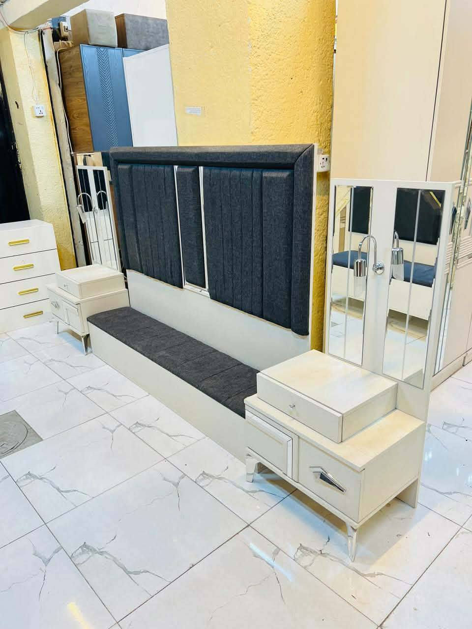 غرفه نوم تركي 🇹🇷🫡 
10 قطع فول ومكفول 
مستخدم اخو لجديد نضافة 95 💯 خشب ثقيل موديل حديث بلون مميز سجج هادروليك شفط شازلون خزن 
اناره كومديات سرير جك مخزن كومدي دبل مجر ضهر بلوك برغي وجوي حديد 
عرض خاص ب مليون و 100 قفل مع شد ونقل مجاني داخل بغداد 🧑‍🔧🚚 محافظات ب كروه رمزية


**إذا كنت صاحب هذا الإعلان وتريد حذفه لأي سبب، رجاءا أرسل رسالة إلى الدعم الفني**