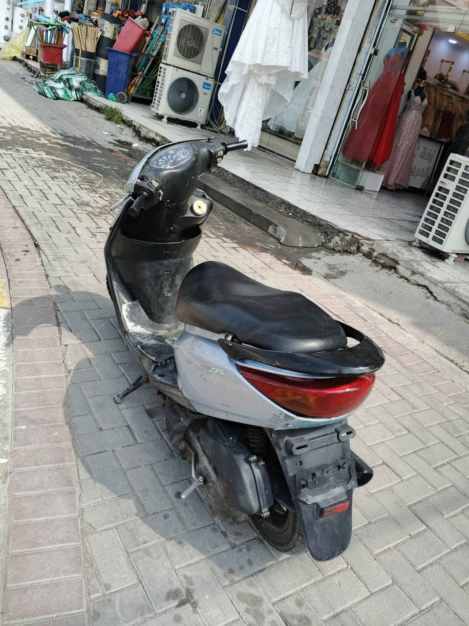 بسم الله الرحمن الرحيم

سلام عليكم  
دراجه بريز نضيقه 
مكينه لانضوح ولا تبخير
مامفتوحه __
تخم تاير جديد 
كفرات بلاديه 
بيه ستم وزوج سماعات 
ابيعه وحد عن سعر الدراجه يعني ميفيدك اشيله لستم 
نواقصه 
كلوبات 
وباتري فقط 
السعر 450 وبيه مجال لطيبين 
مكاني بغداد لعامريه 
***********تصال 
***********واتساب
