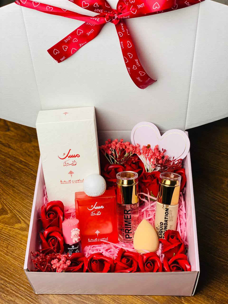 💖✨ عيد الحب غير… لما الهدية تحچي إحساس ✨💖
مو بس بوكس، هذا حب متغلف بذوق 🎁❤️
عطر يفوح عشق 🌹، مكياج يلمع ثقة ✨، ورد أحمر ينبض غرام 💐
كل قطعة مختارة بعناية حتى توصل رسالة: هية غالية وبالقلب مكانها 😍💞

بوكس يلمّ كل معاني الدلع 💄🎀
رومانسية، أناقة، ولمسة حب تخلي اللحظة ما تنسى 💕
مثالي لعيد الحب، للمفاجآت، وللي يحبون يعبّرون عن مشاعرهم بذوق راقي 💌
لأن الحب يستاهل شي مميز🤍

سعر البوكس 23 الاف


**إذا كنت صاحب هذا الإعلان وتريد حذفه لأي سبب، رجاءا أرسل رسالة إلى الدعم الفني**