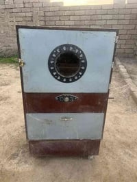 فرن غاز كبير للبيع السعر 150 وبي مجال الشراي يتصل 07828379018