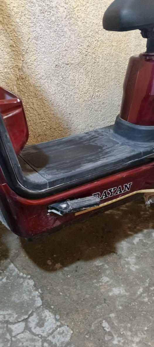 السلام عليكم دراجه شحن حجم 20 دراجه نظيفه مستعمله 3 اشهر بطاريات5 دراجه اي نقص ما بها مكان بغداد الشعله السعر325 وبيها مجال الرقم ***********
