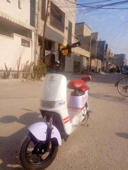 السلام عليكم دراجه شحن للبيع
الحجم 14

4 بطاريات جدد 16امبير 

لايت عالي ناصي 

استاند جانبي

اشاير يمنه ويسره 

3 سرع السرعه الحقيقيه 

الدراجه جديده بمعنى الكلمه استخدام شهر ونص فقط 

مكاني بغداد بلديات 

السعر 240  وبيه مجال 

الرقم الاتصال ***********
