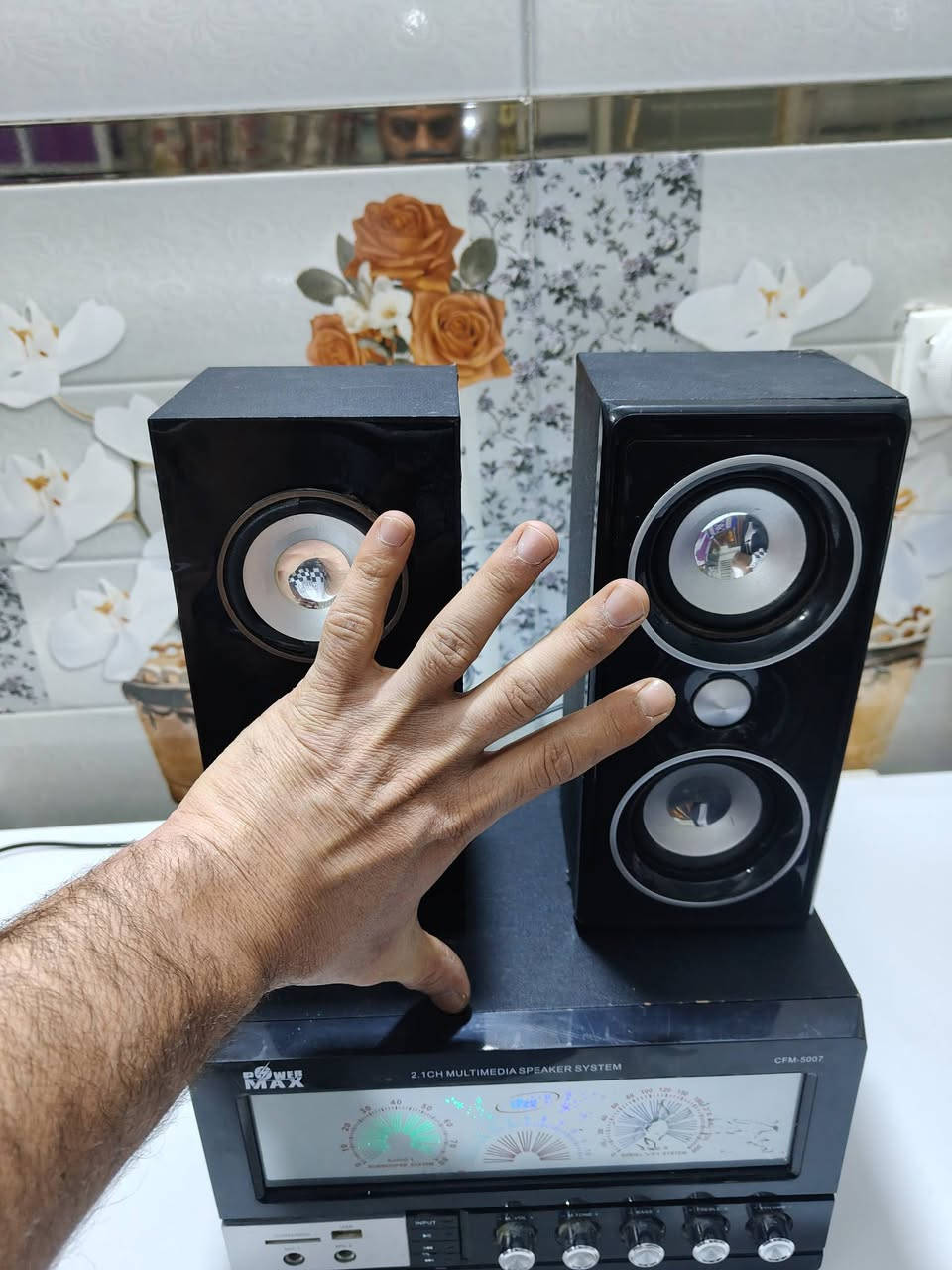 ياالله السلام عليكم اخوان جهاز مضخم بهذا الشكل امزوني مستعمل شي قيليل نظيف الي يفيده يراسلني ويدلل❤️ ملاحظه اكو وحده من السماعات ضايع الكفر واني حاطله لزكه سوده


**إذا كنت صاحب هذا الإعلان وتريد حذفه لأي سبب، رجاءا أرسل رسالة إلى الدعم الفني**