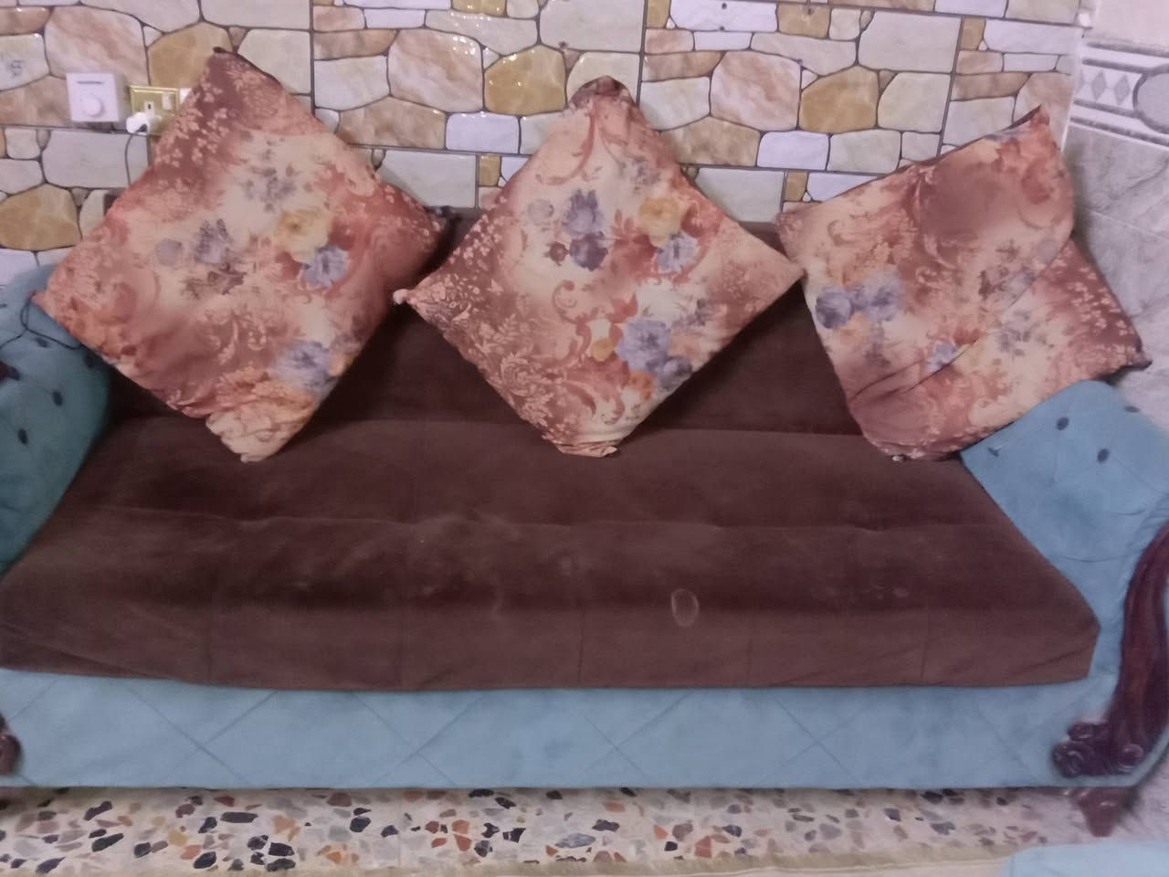 تخم عشر مقاعد للبيع مكان الشعب ثكيل بس الايد نازله سعر ١٥٠


**إذا كنت صاحب هذا الإعلان وتريد حذفه لأي سبب، رجاءا أرسل رسالة إلى الدعم الفني**