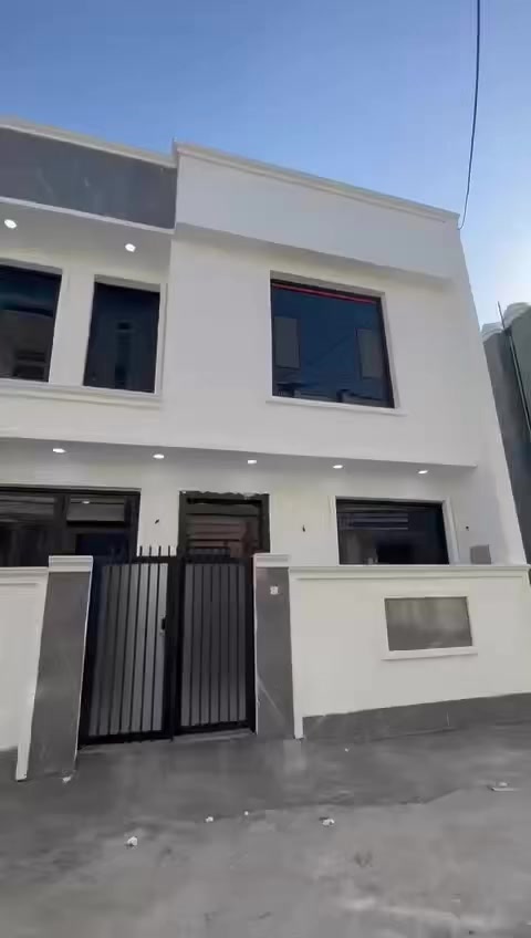 السلام عليكم 
*بيت للايجار زيرو مساحه 50 متر*
*يحتوي عله صاله ومطبخ وغرفتين نوم وخدمات*
*الموقع شارع الجنابي*
للاستفسار 📞***********📞
