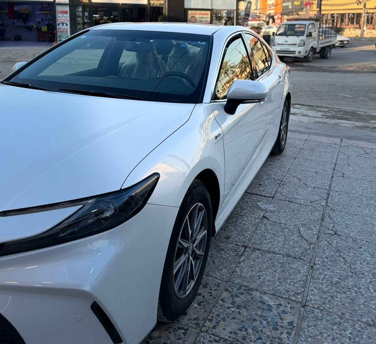 كامري 2025 عبد اللطيف 
خليجي ماشية 3500
مري شفط 
شاشة تدعم كار بلي 
تكيف خلفي 
ثلاث وضعيات قياده Eco /normal/ sport
شاحنة لاسلكي 
غراض الوكاله كلها بعدها ممفتوحه مكان السياره بغداد 

رقم صاحب سيارة ***********
