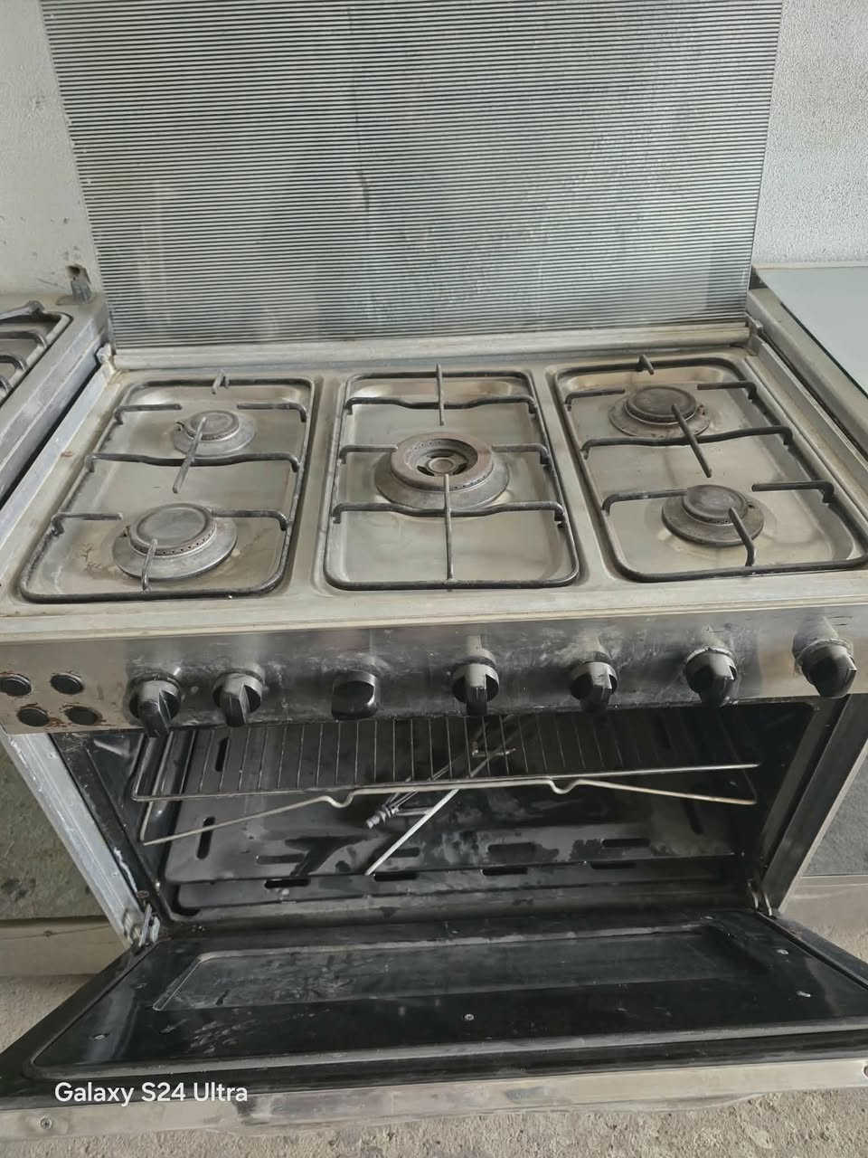 غراض للبيع الي يريد يجي خاص. عنوان موصل قريب يم الشلالات قريه بايبوخت. اللي يريده يتصل على هذا الرقم  ***********  ***********.
