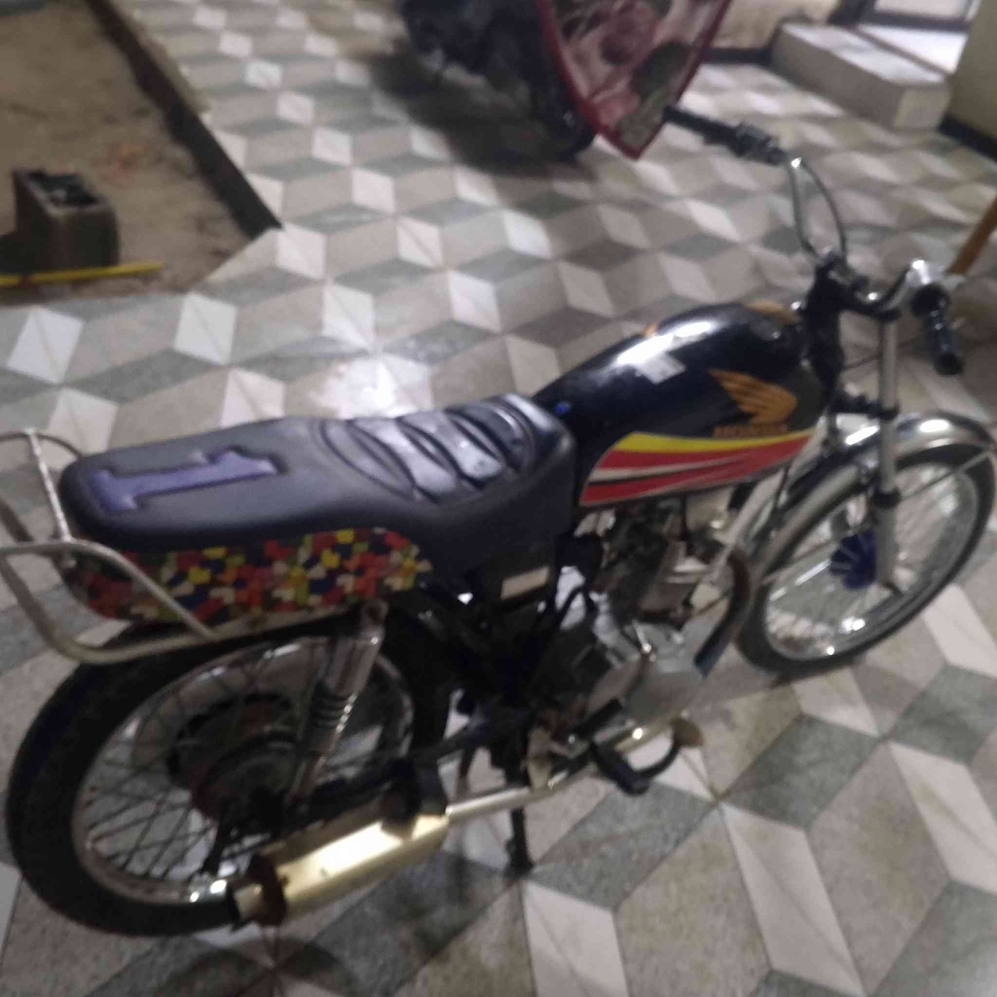 سلام عليكم يراني البيع دوات مكينة مفتوحة مبدل بيهة بس ولفات فقط درجة حلوا ونضيفة مكينة ناعمه شلعا ومعدل شرط طيك درجة لا تبخير ولا تنقيص وشغل هندر واحد شغل وطلع سعرها 450وبيهة مجل مكني جزيرة فيروزية شط العرب وهاذة رقمي***********
