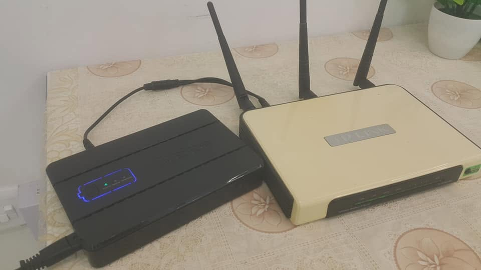 راوتر TP-Link  مع شاحنة ups كله شرط الشغل والفحص 
السعر 25 الف  . الاتصال على الرقم ***********
