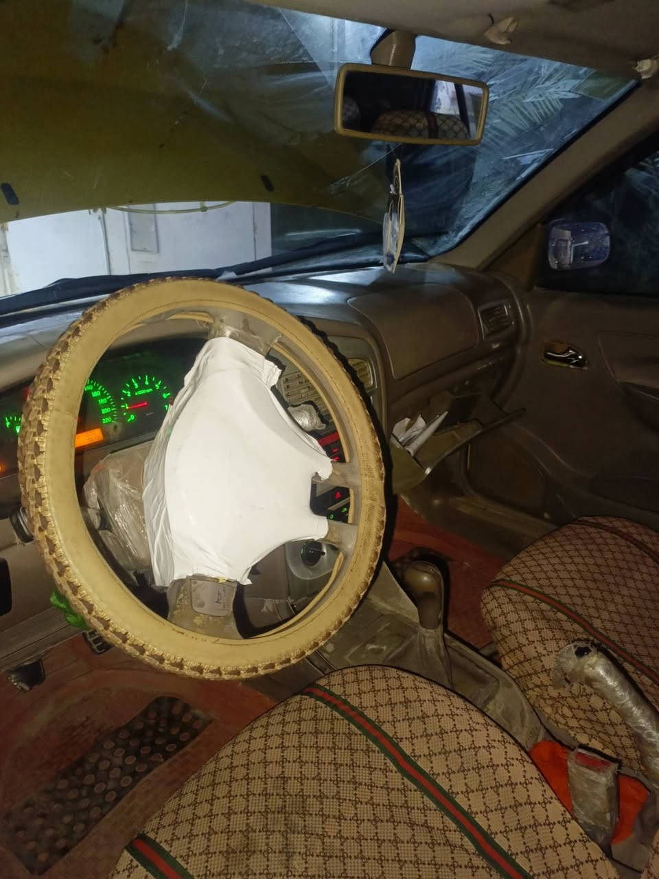 سلام عليكم بيع سياره شيري كوين موديل 2011
سياره خير من الله تبريد شغال مكينة بلادية لاصرف ولا تبخير
تخم تاير جديد سيارة شاهد الله متعوب عليهة 
كهربائيات كلهة شغالة
سعر25 وبيهة مجال بسيط
الانتصال على رقم***********
سياره رقم نكليزي بغداد سنوية27
