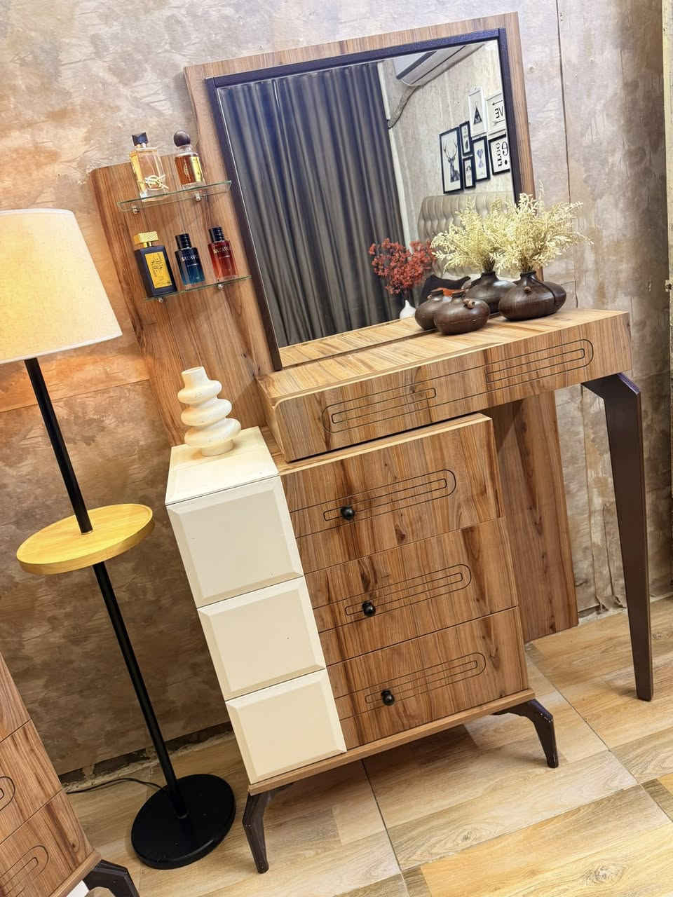 غرفة تركي كلاسك ٧قطع مابيهه اي ضرر سرير مخزن سعرهه ٨٥٠ للاستفسار ***********
