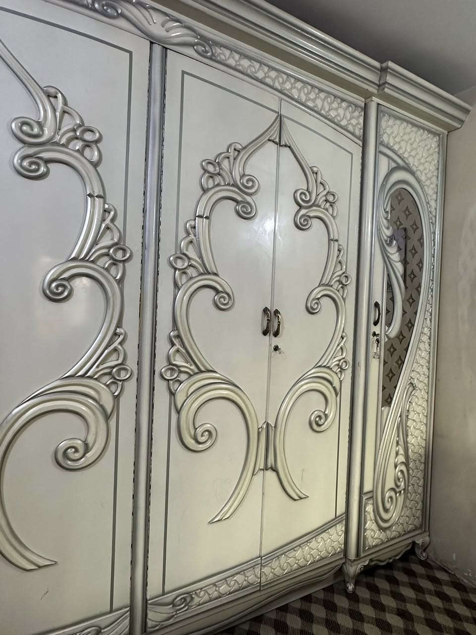 للبيع ⚡️
غرفة نوم عراقيه 
نظيفه بتصميم تركي 
الحجم كبير 
تحتوي ع ٦ قطع 

للي  متهم يراسلني 

بغداد حي العامل


**إذا كنت صاحب هذا الإعلان وتريد حذفه لأي سبب، رجاءا أرسل رسالة إلى الدعم الفني**