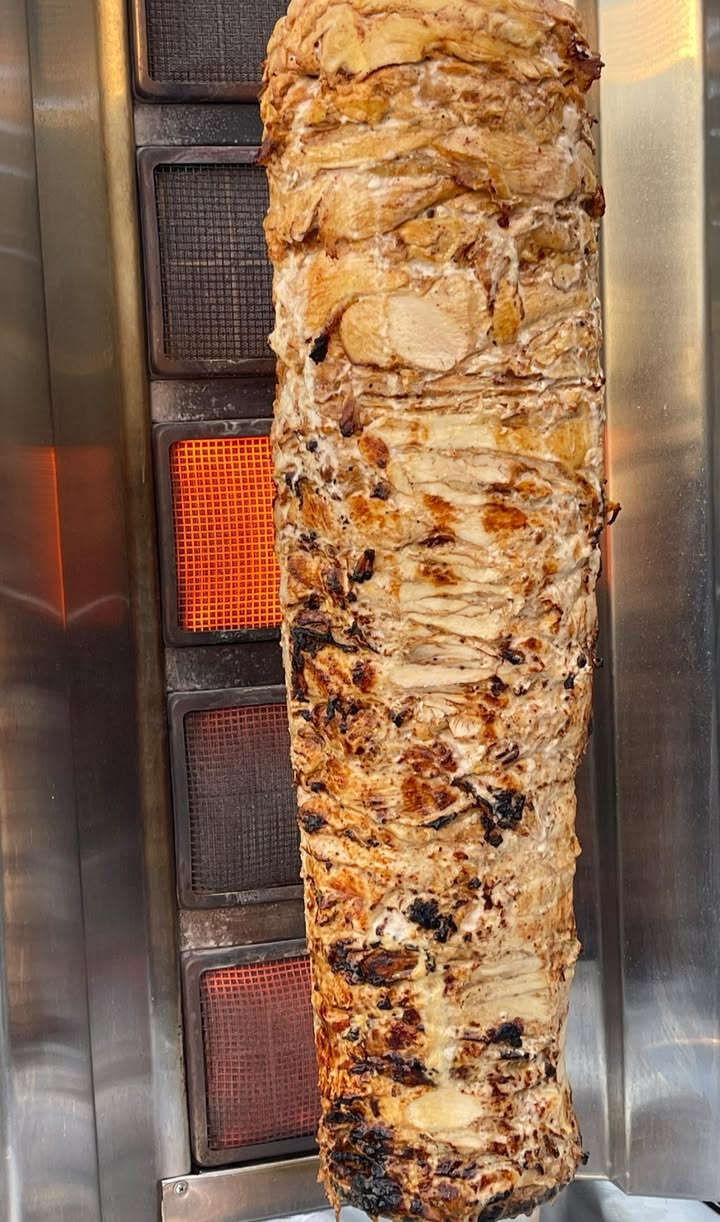 تعال جرب وشوف لحك 
اطلب اربع لفات حجري والخامسه مجاناً مجاناً يلا اطلبها من االبطل 💪🏼💪🏼بالشاورما وعيش الطعم على اصوله 
رقم الاتصال ***********وتساب هم
