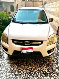 كيا سبورتج 2009 خليجي  بيها قطعه صبغ شبر من الجاملغ الامامي  وقطعه شبر...