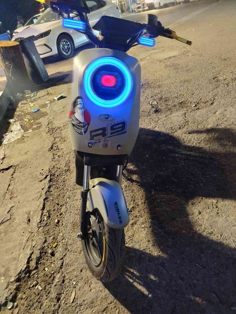 السلام عليكم عندي درجة شحن R9 2025 درجة جديد بطارية جدد مكان بغداد حي العامل السعر 350 شراي تصل رقم ***********
