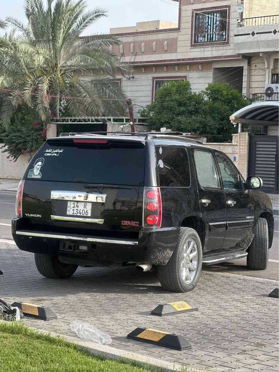 سلام عليكم 
GMS دنلي 
فول مواصفات ملكي
مكينه (V8) 6200 ✈️
وارد كندي كفاله من الضربه 
بيه صبغ ارباع البيبان فقط 
بل قماره جراد قليل 
رقم بصره (بسمي) تحويل مباشر 
مكانه البصره دور النفط 
السعر 180 وبيه مجال 
رقم: *********** الزبير, البصرة
