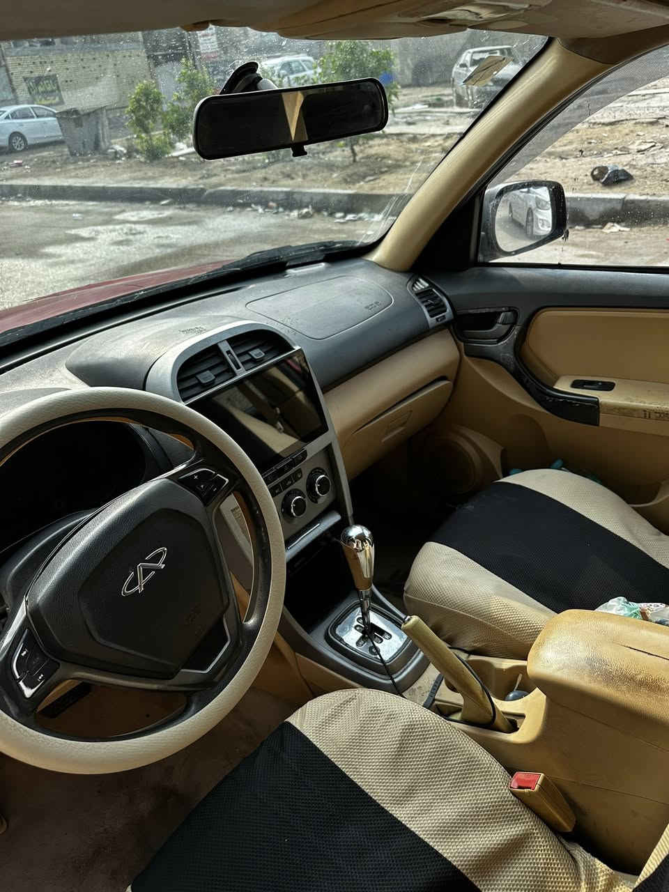 سلام عليكم سياره تيكو للبيع سياره حلوه نضيفه مال بيت مامتعوبه الون احمر السياره بسمي تحويل ثاني يوم السنويه ال 30 تنتهي  رقم بصره نكليزي السياره كير محرك 1800تبريد كله شغال شاشه اندر ويد اشاير كلوبات عالي ناصي شغاله حساسات خلفيه بيه نضام لمن تقفل السياره ينرفع الجام من بحده سبير تعليك موجود الكير الكهربائي فتحه سقف شغاله السياره مكانات صبغ قليله ما مصبوغه عام حته الخياسات قليله بيه62  بيه مجال للشراي تعال خاص و تدلل
