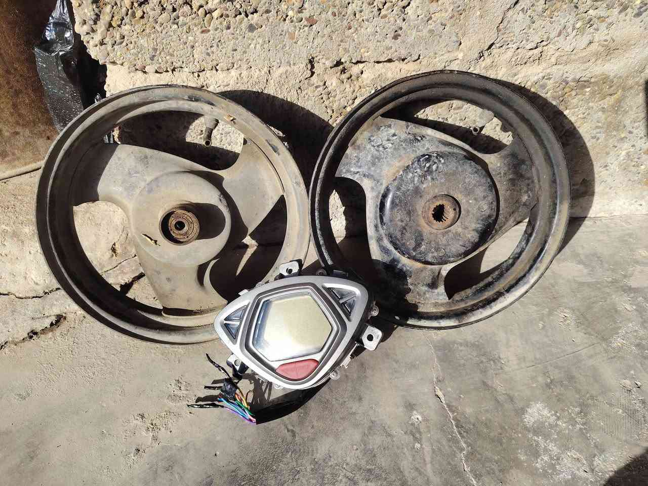 سلام عليكم
ويالة نظاف مابيهن عواج 
ودشبول شغال عل فحص شرط شغال 
مكان بغداد شعلة 
***********
