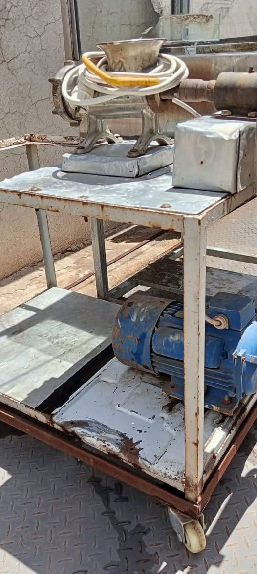 ميز 4 امتار وثارمة لحم وشواية همبرغر للبيع وباسعار مناسبة للاستفسار الاتصال على الارقام التالية 

***********
***********
